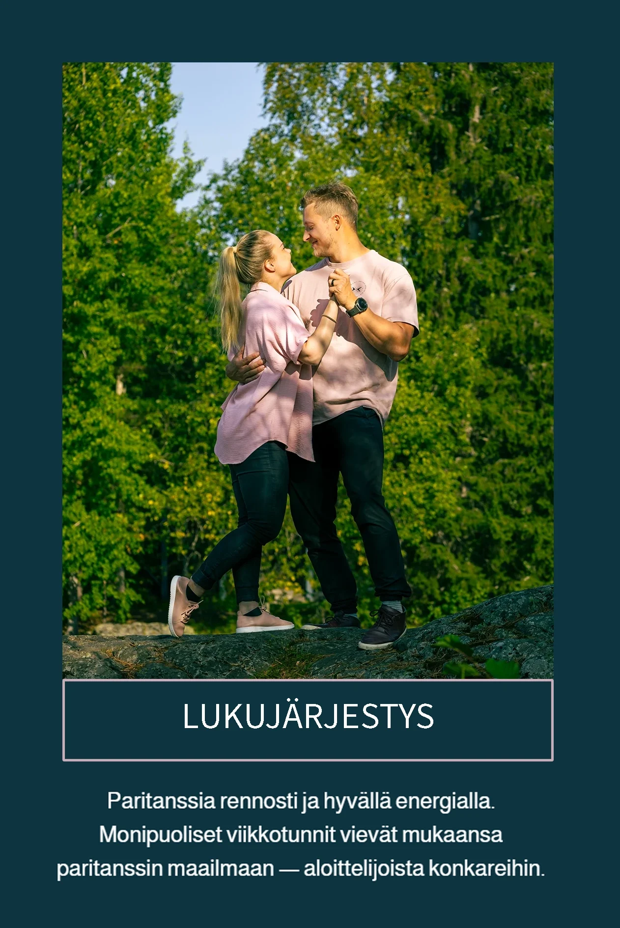 Nainen ja mies tanssivat paritansseja Oulussa Tanssikoulu Matleenassa