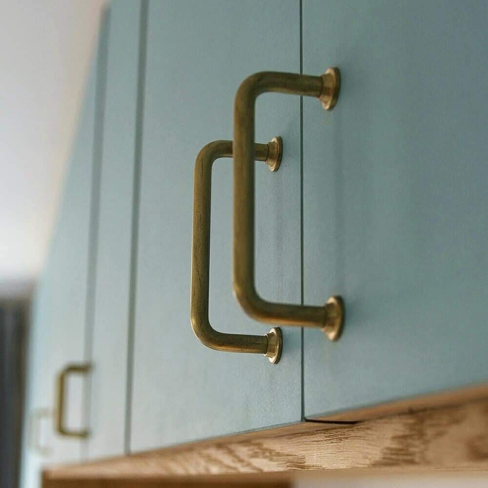 snedker_garderobe_linoleum_egetræ_messing_david_pepke.jpg