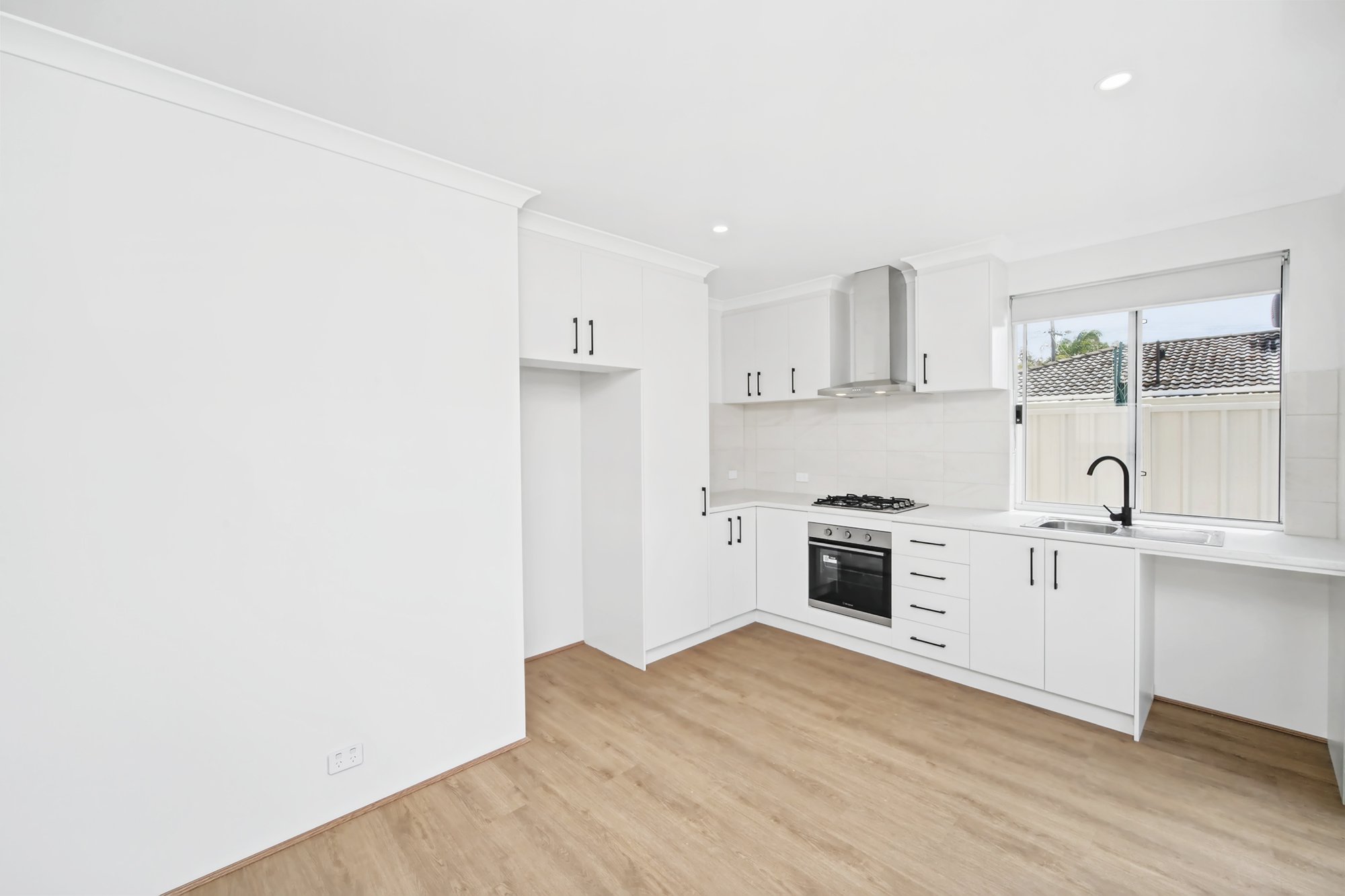 8A Willow Way Maddington 11.jpg