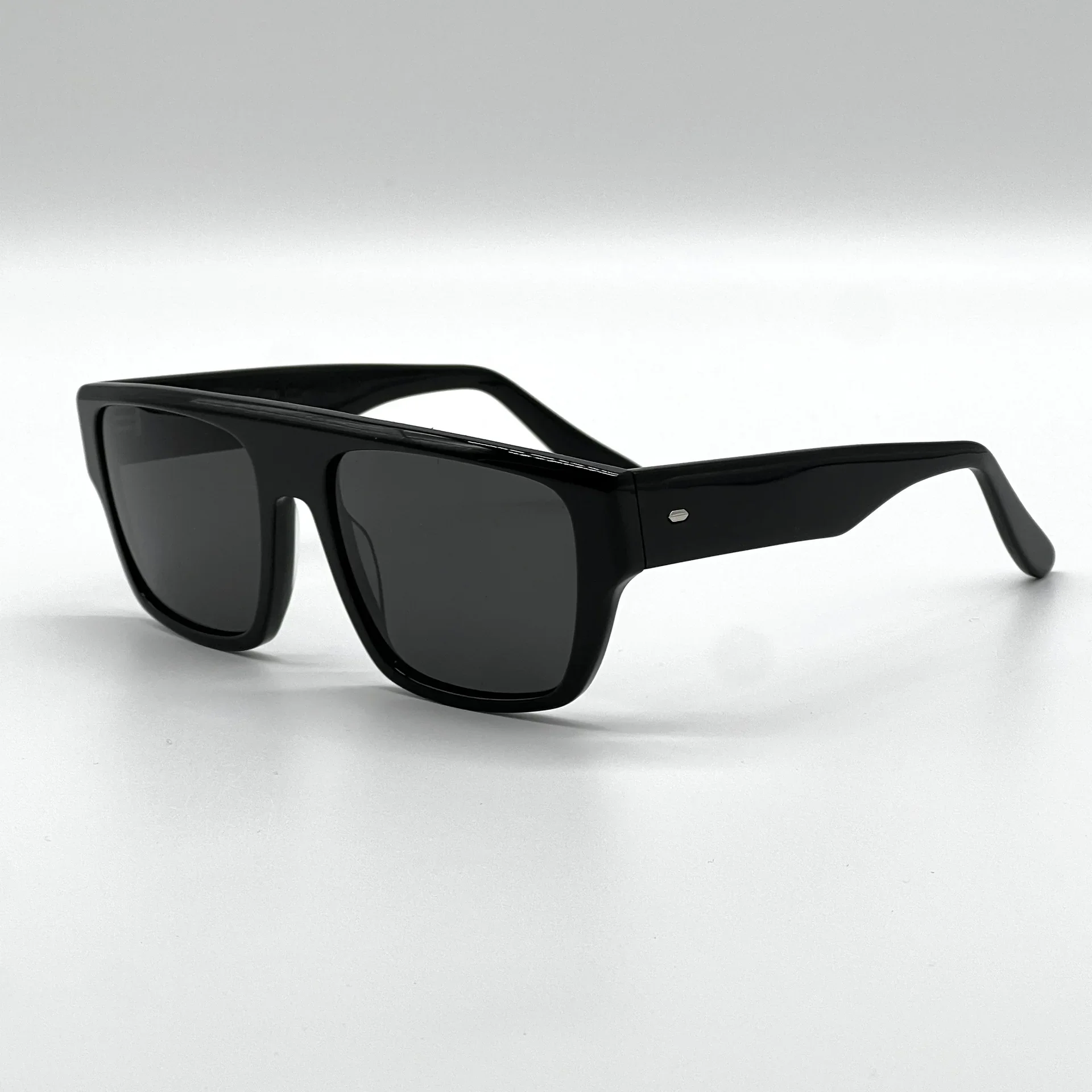 THEY_LIVE_GLASSES_001_WEB.webp