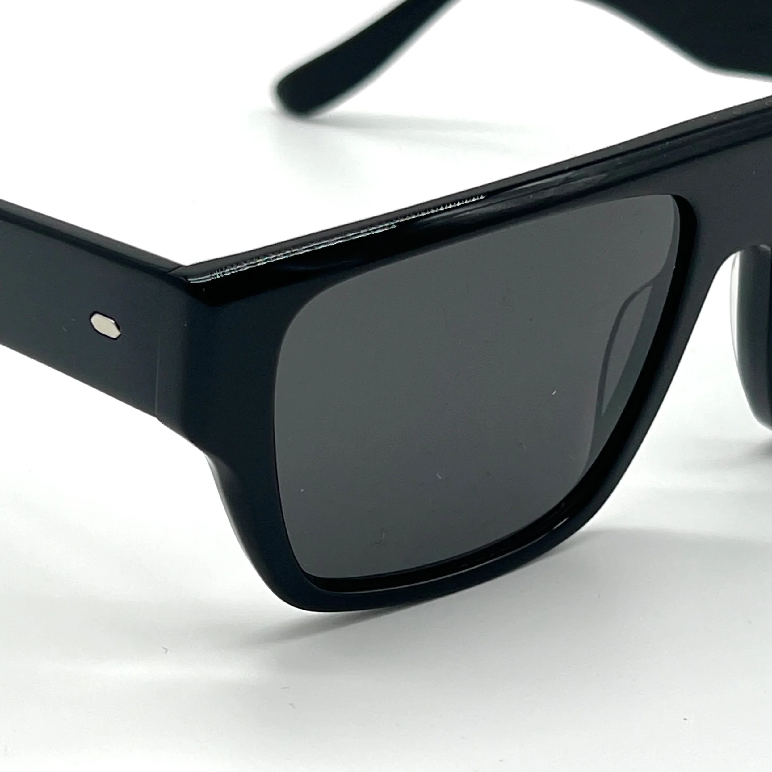 THEY_LIVE_GLASSES_DETAIL_001_WEB.webp