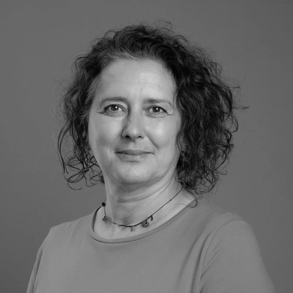 a black and white photo of Yolanda-Vazquez, leadership coach at OMA.