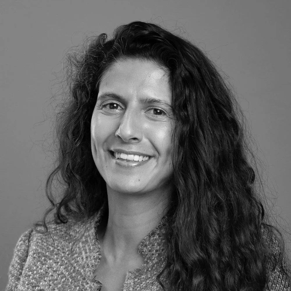 a black and white photo of Pavanne Chatha, leadership coach at OMA.