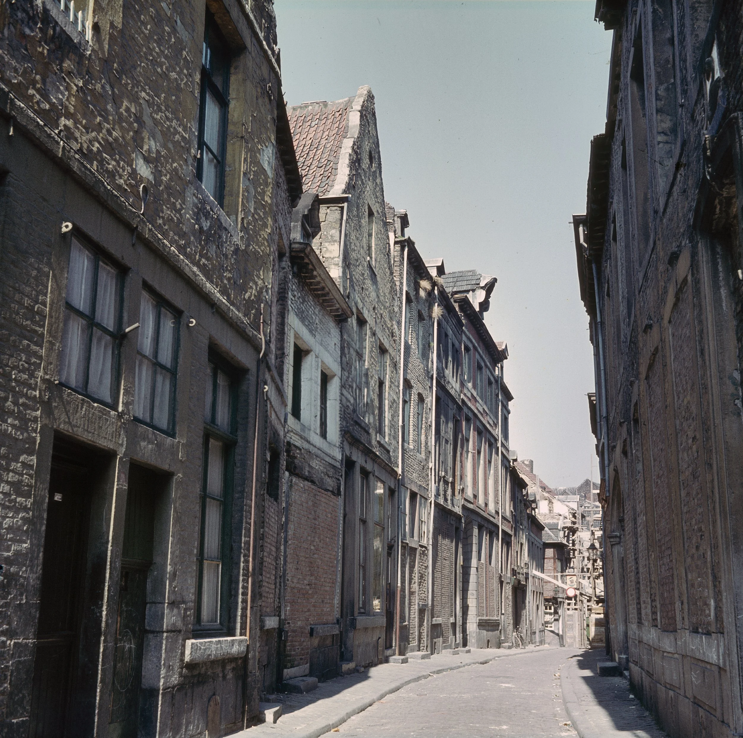 Stokstraat dichtgemetseld behalve pand Bams (klokgevel) [RCE]