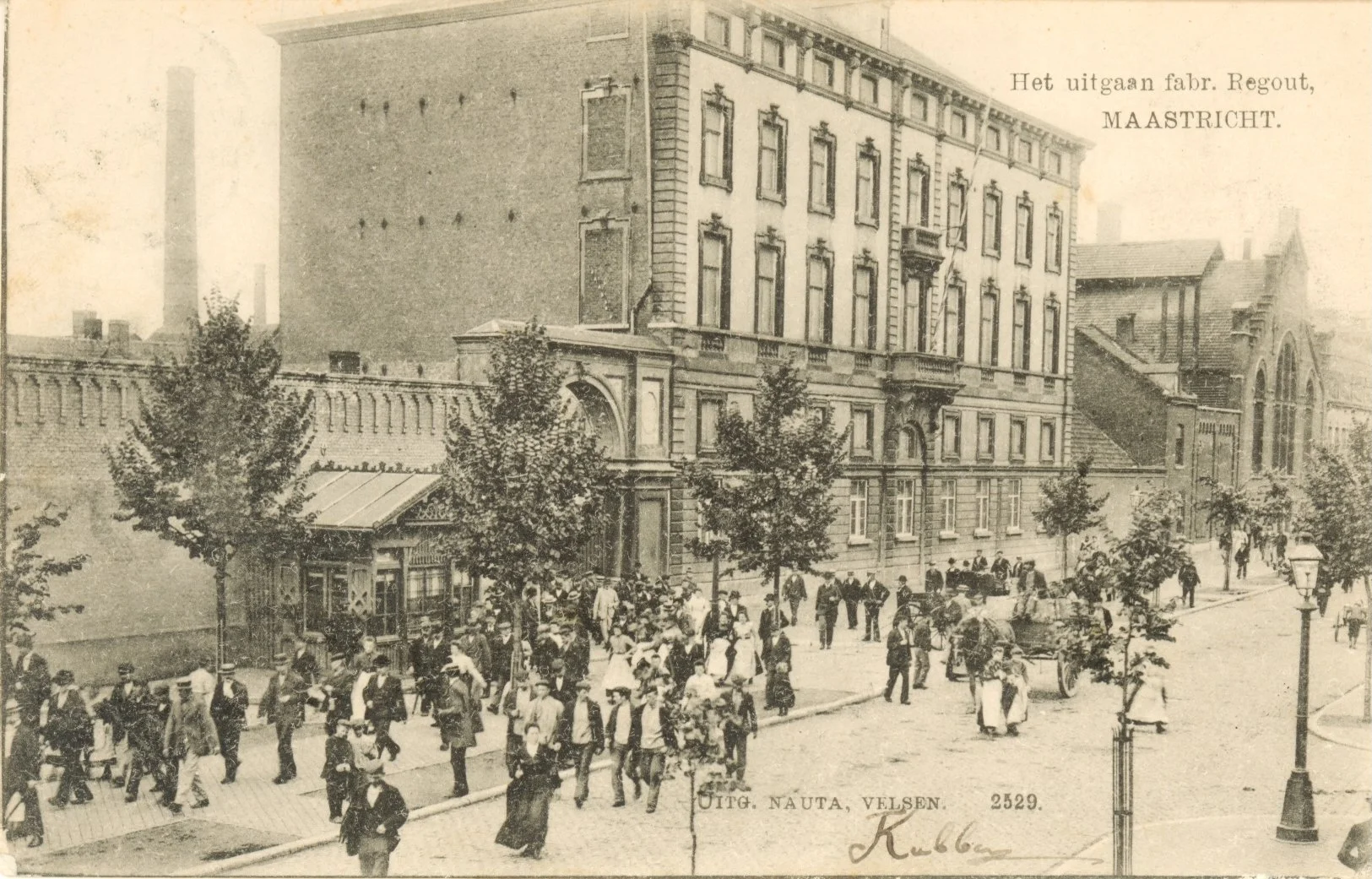 Het uitgaan van de fabrieken van Regout, ca. 1900 [HCL]