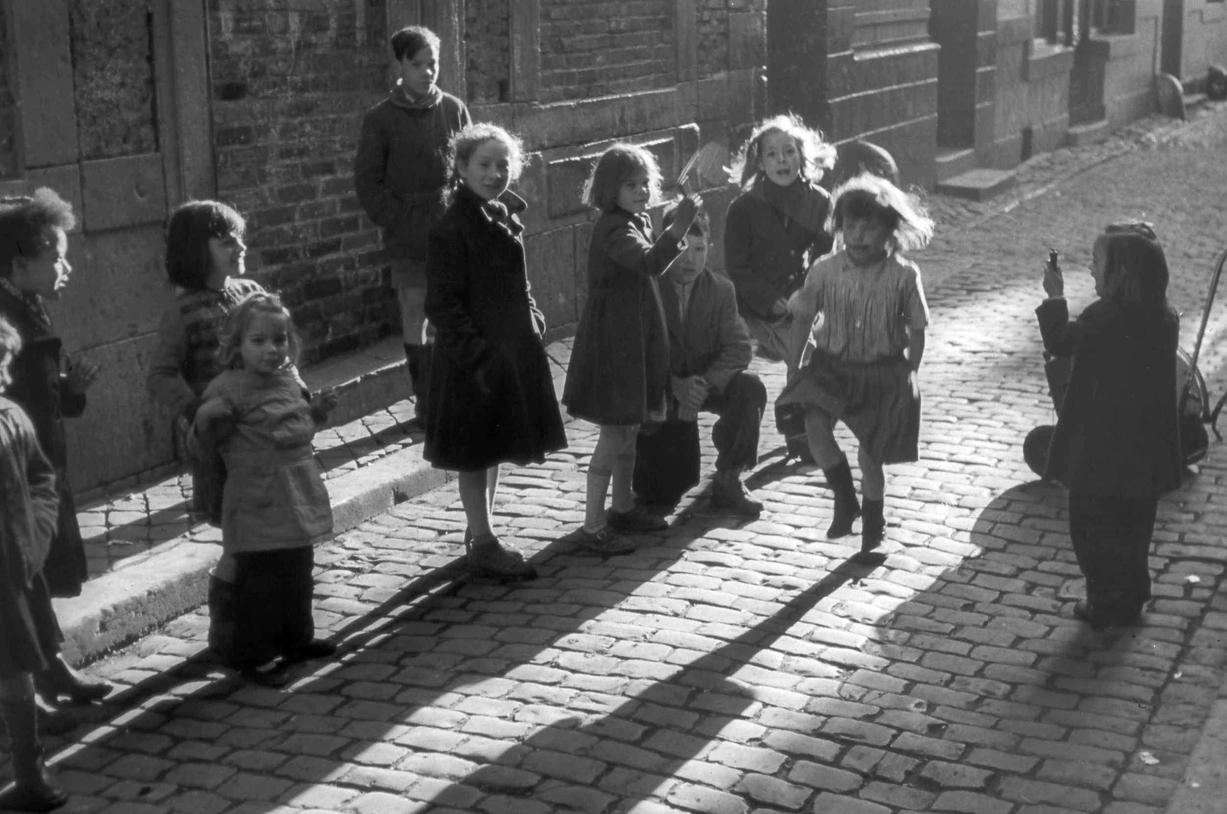 Samen spelen in het Stokstraatkwartier, ca. 1955 [JV]