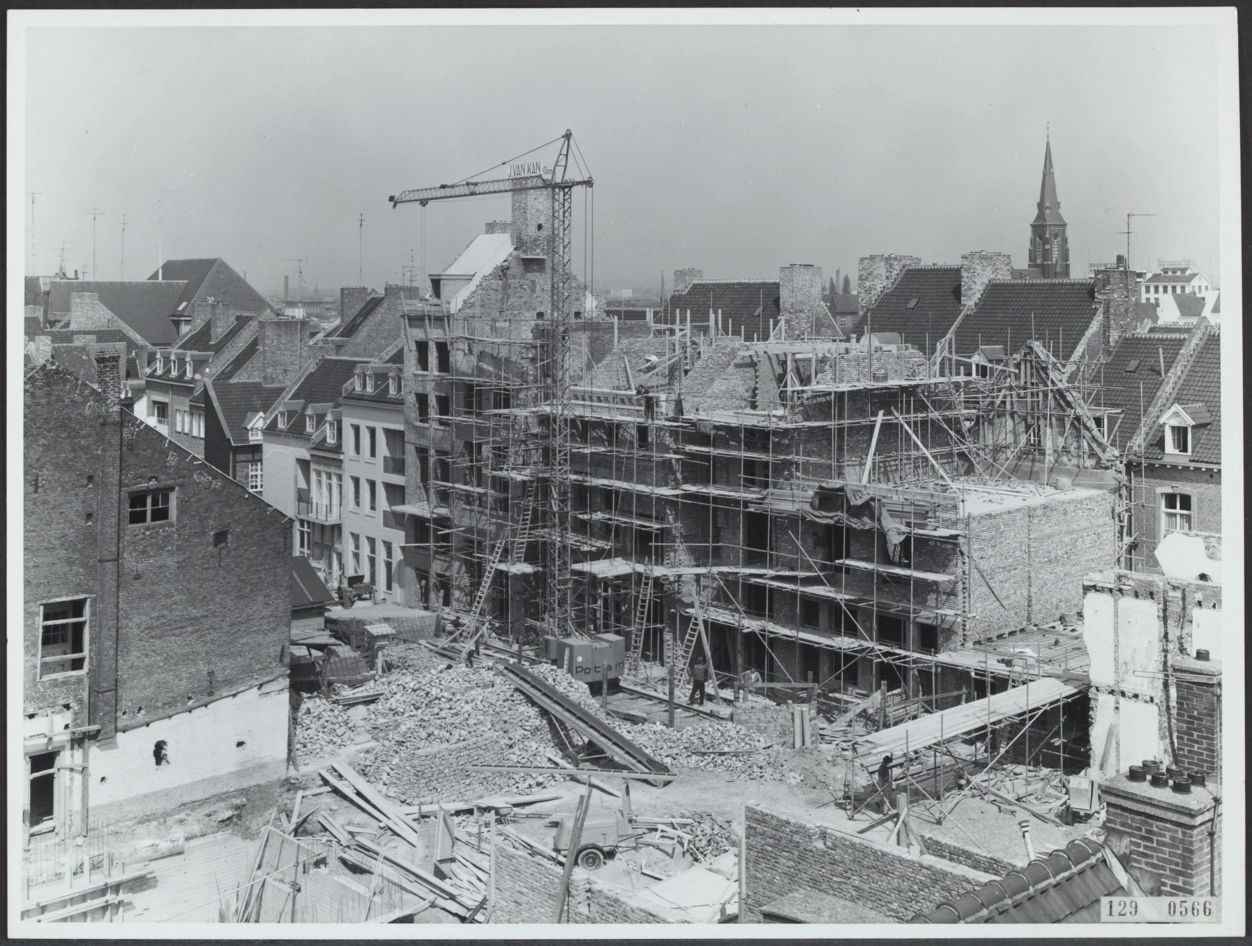 Restauratie Stokstraat gezien vanaf hotel Derlon, 1967, NA