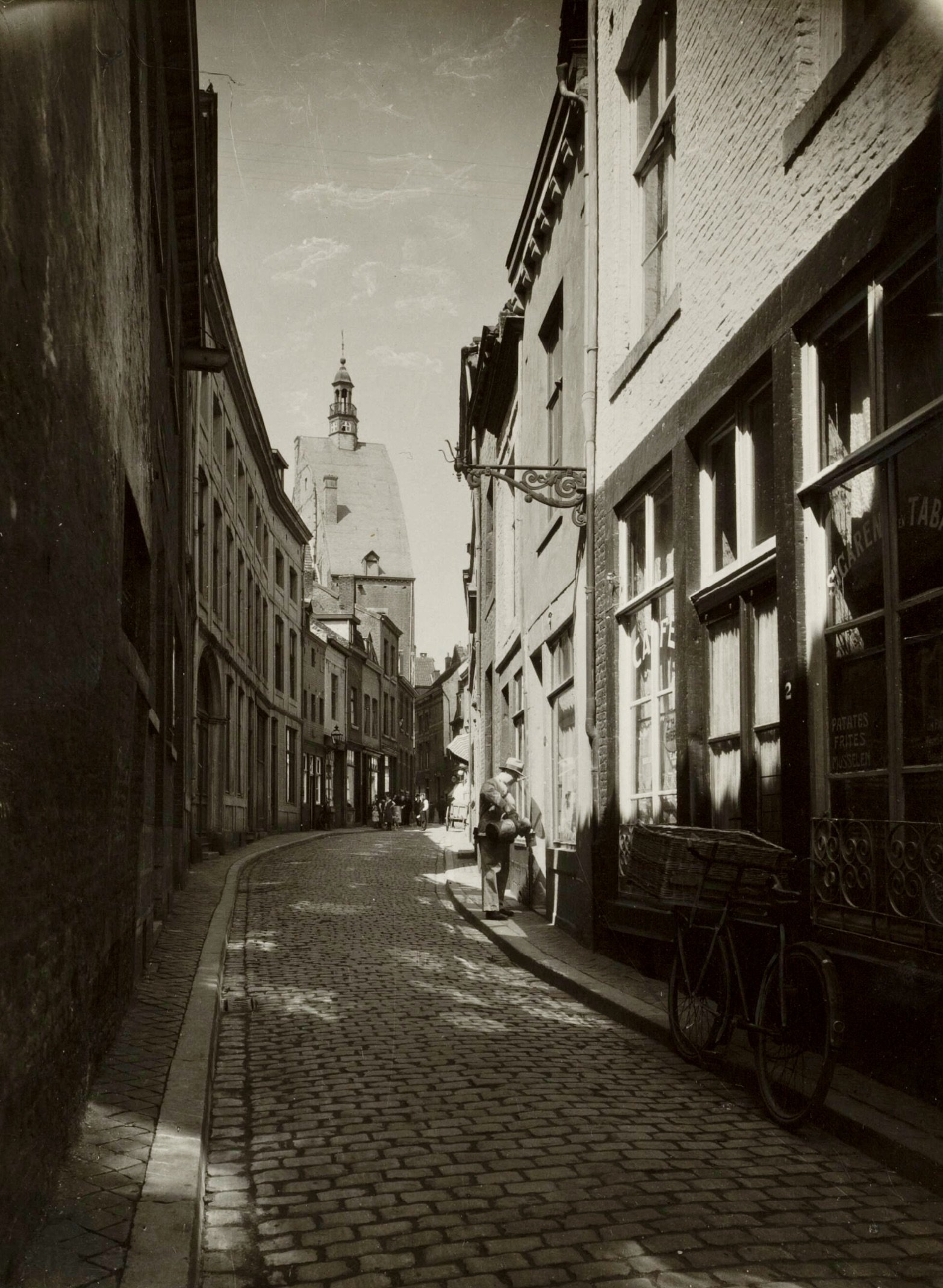 Cafe Mam Utens (rechts) Stokstraat 29, ca. 1948 [NA]