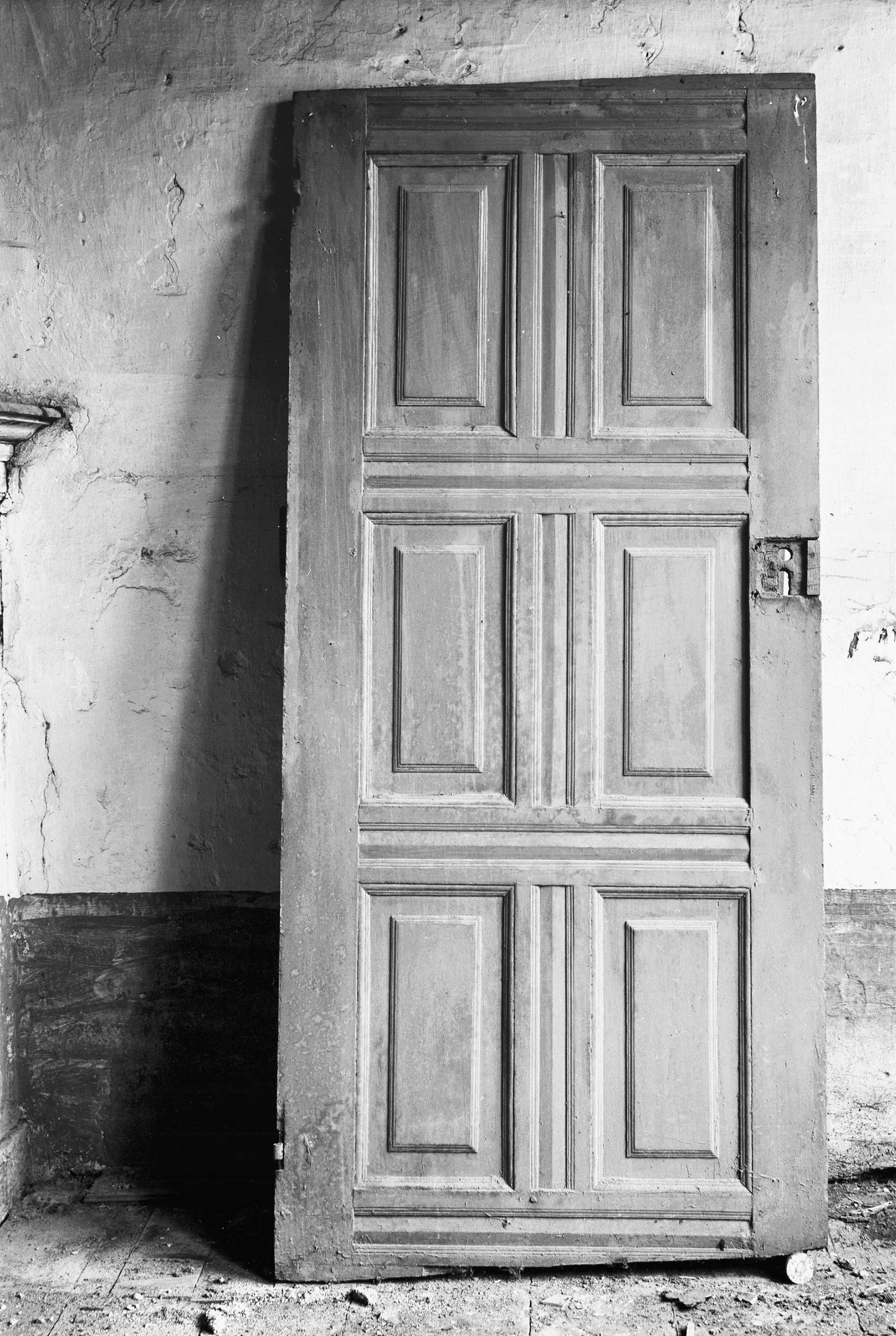 Vondst in een krot, 17de eeuwse eiken deur, 1966 [HW/RCE]
