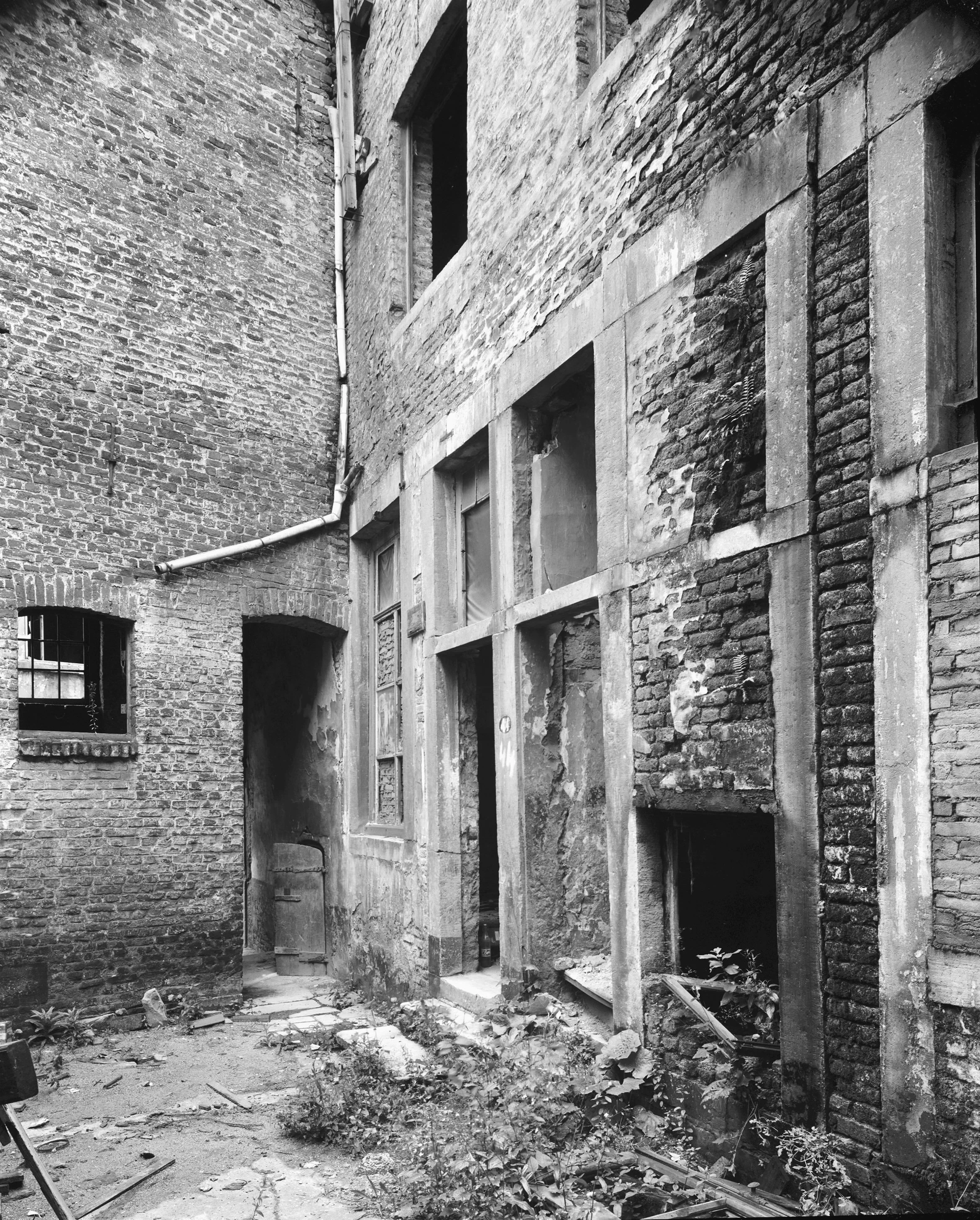 Stokstraat 44 typische cour met aanbouw, 1965 [GTD/RCE]