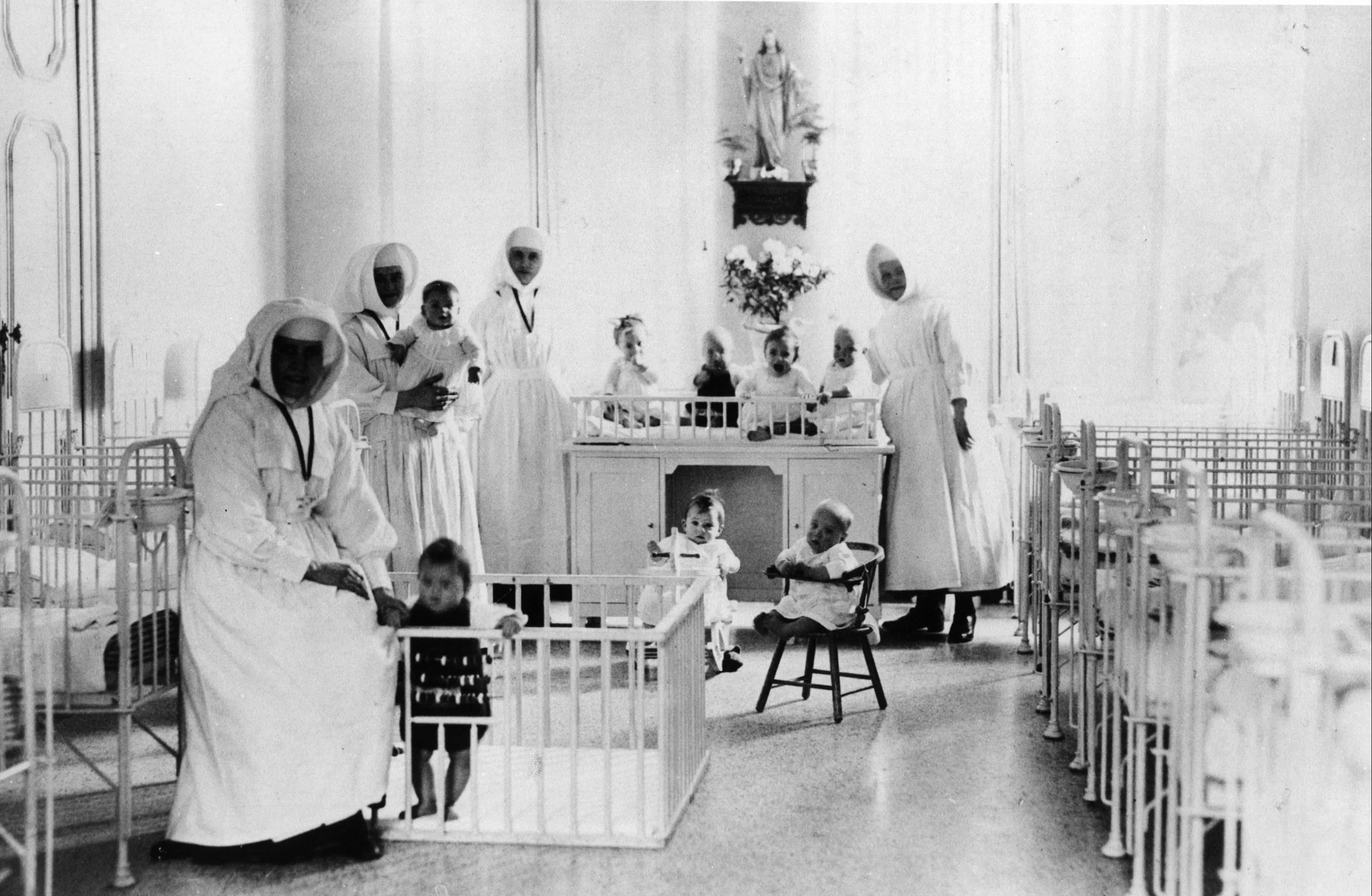 Nonnen van Crèche Juliana, Kesselskade, jaren 1930 [HCL]
