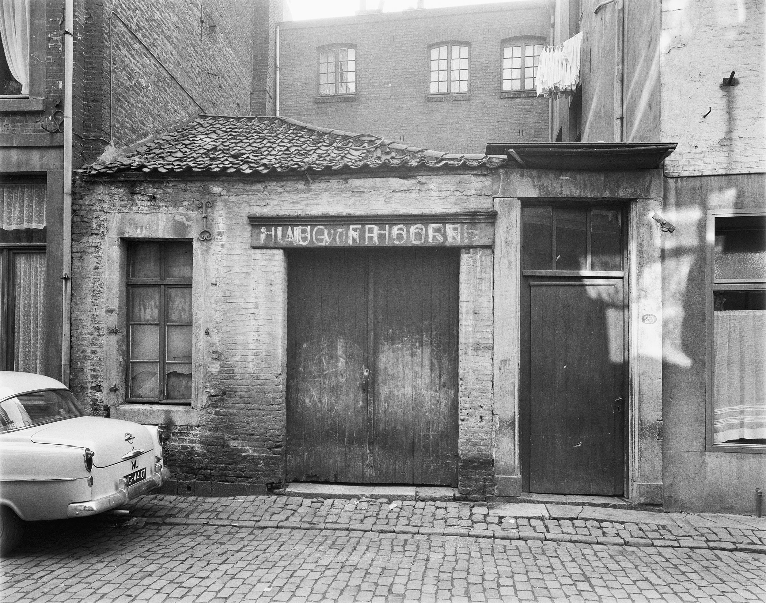 Smedenstraat 23, alle panden zijn nog bewoond, 1956 [GTD/RCE]