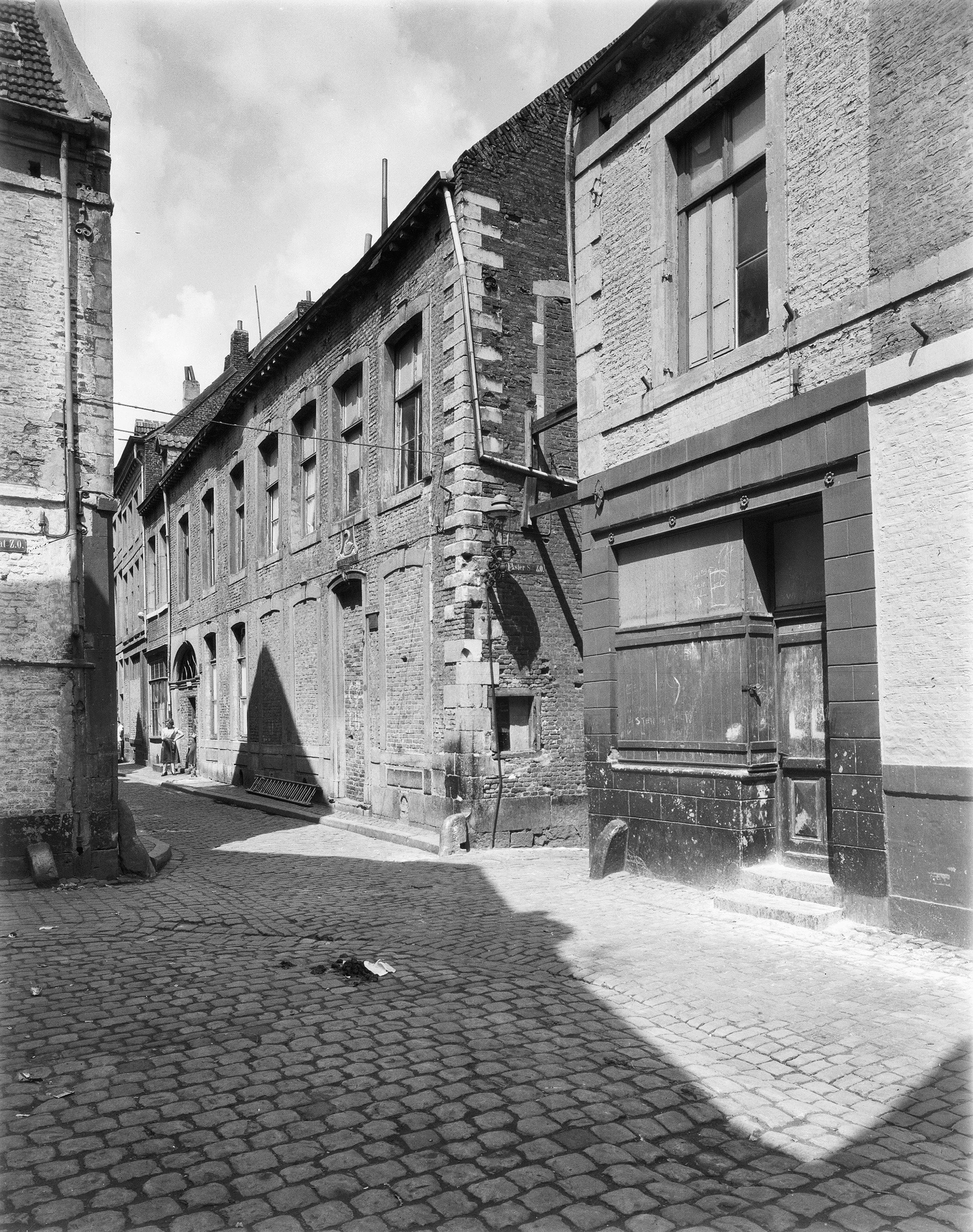 Stokstraat 35/37, Eksterstraat en Stoktstraat 39 in 1954 [GTD/RCE]
