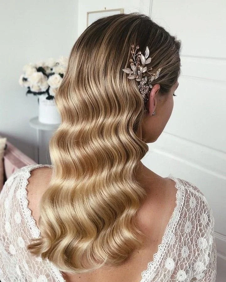 Hollywood Waves