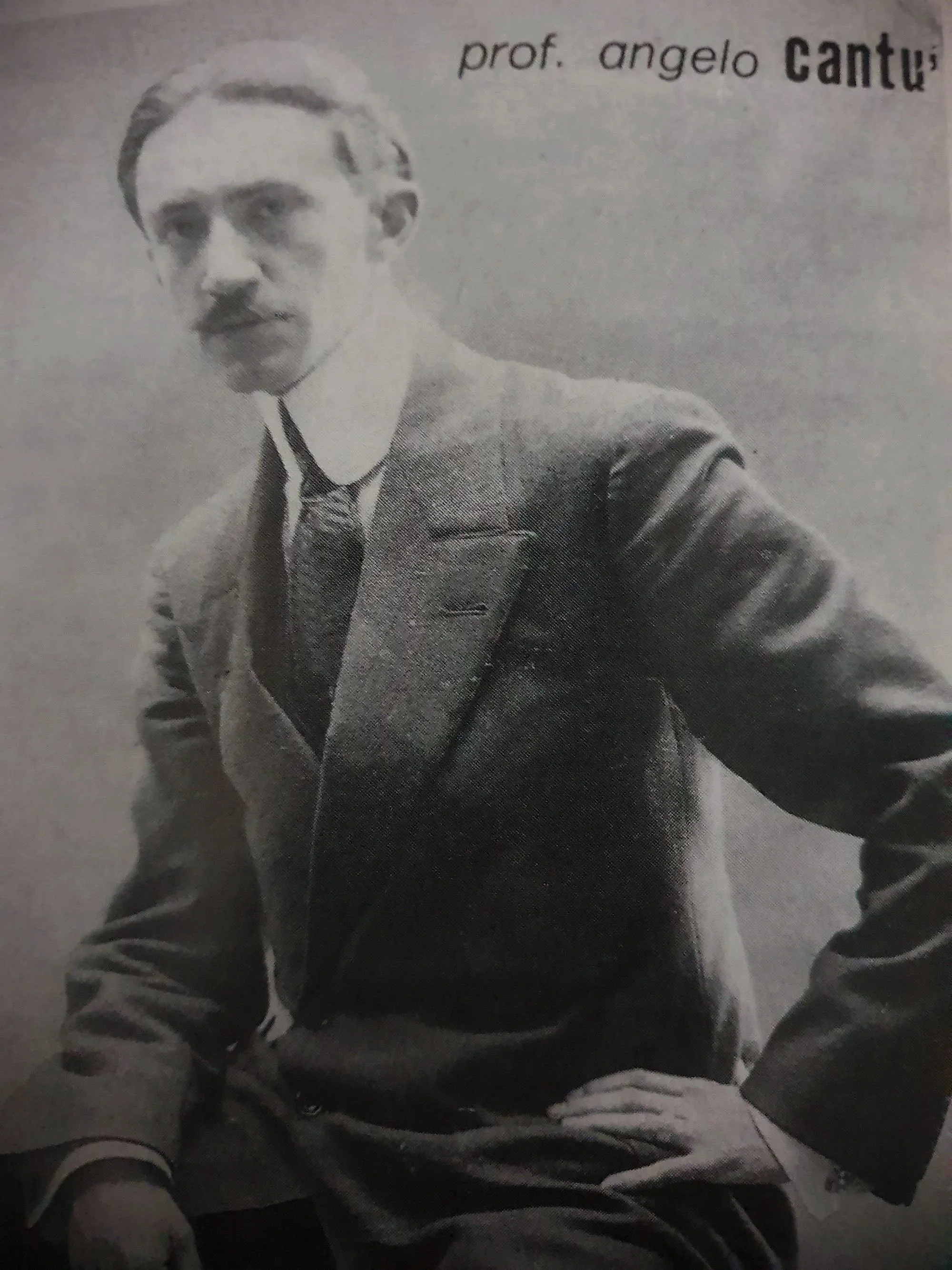 O pintor Angelo Cantù 