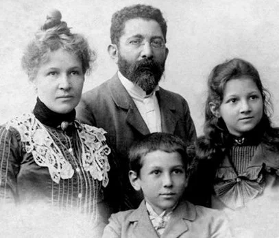 Wilhelmine, Luigi e seus dois filhos, Liddy e Olindo Chiaffarelli (1902)