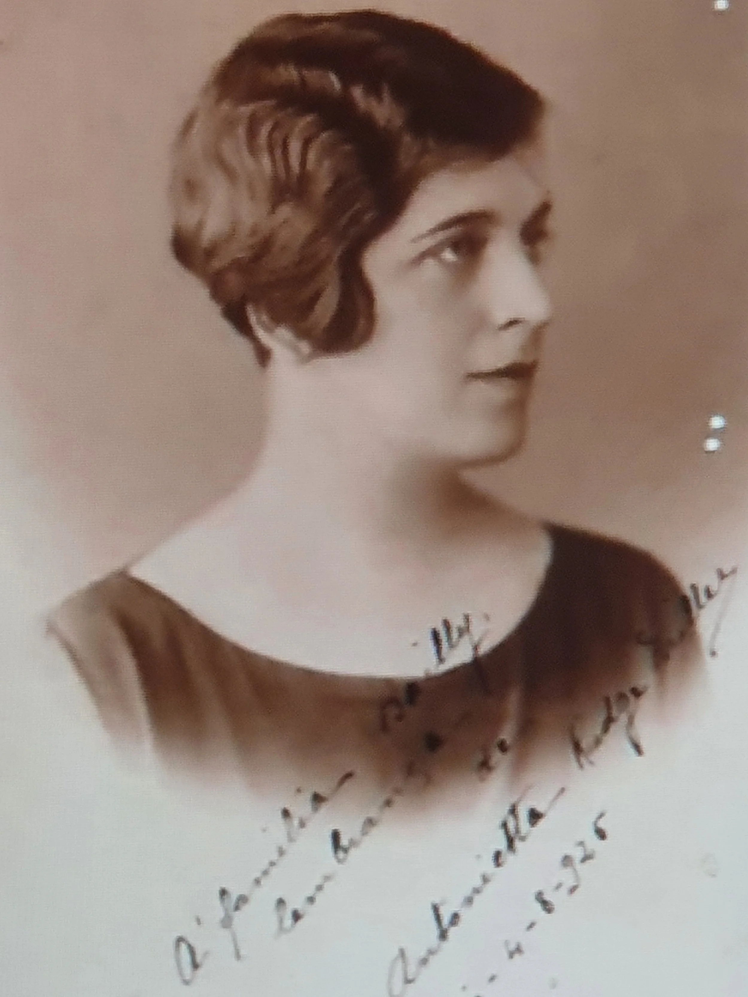 Antonieta Rudge dedicando sua foto a amigos (1926)