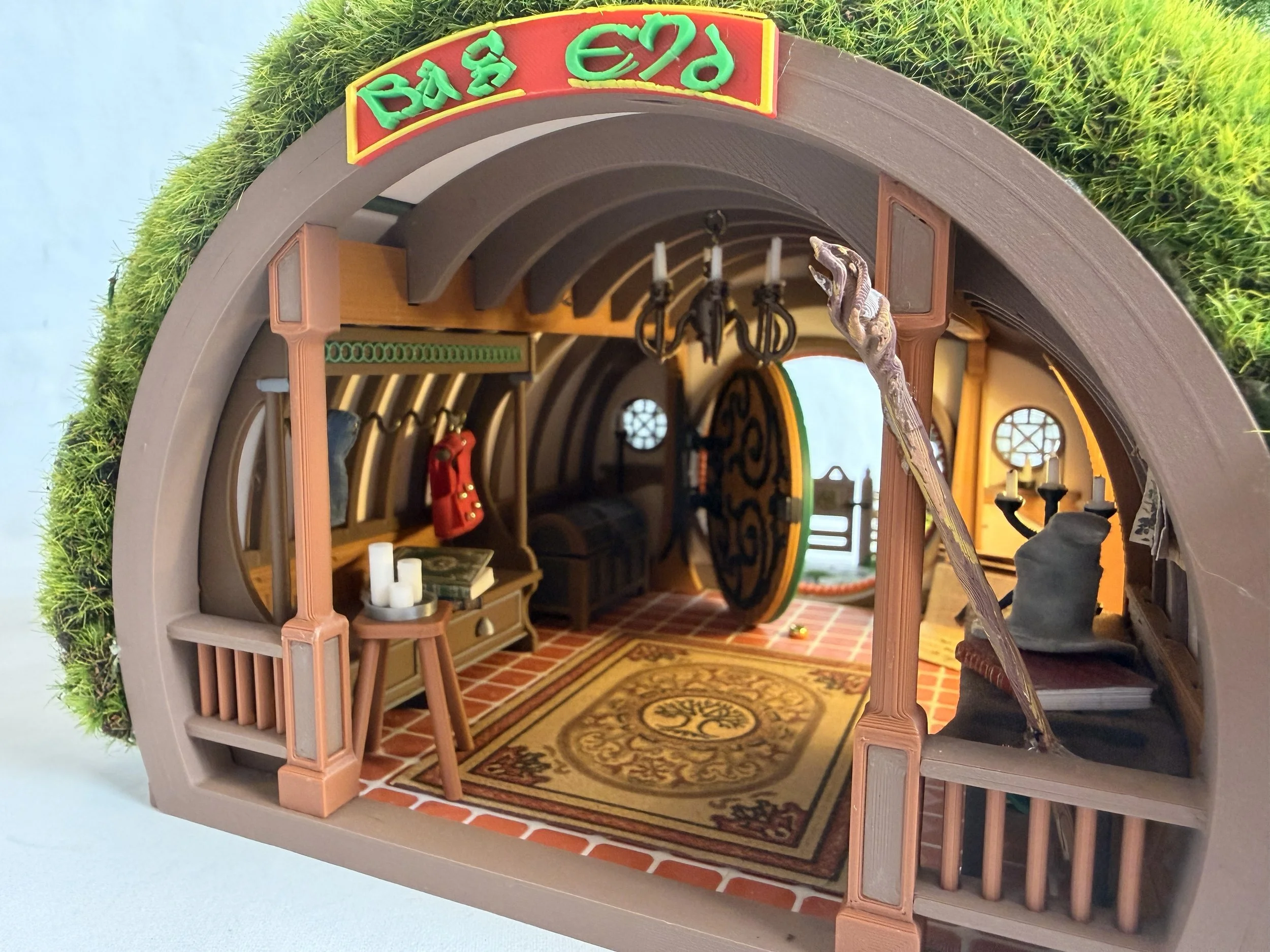 Premium Hobbiton Bag End Lamp - with music