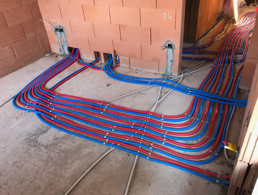 Installatie van waterleidingen op nieuwbouw werf door svo projects