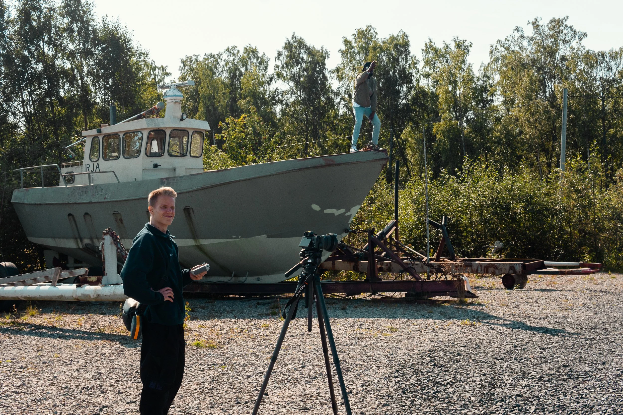 Videokuvaaja Topi Saari kuvaamassa dronella Oulussa