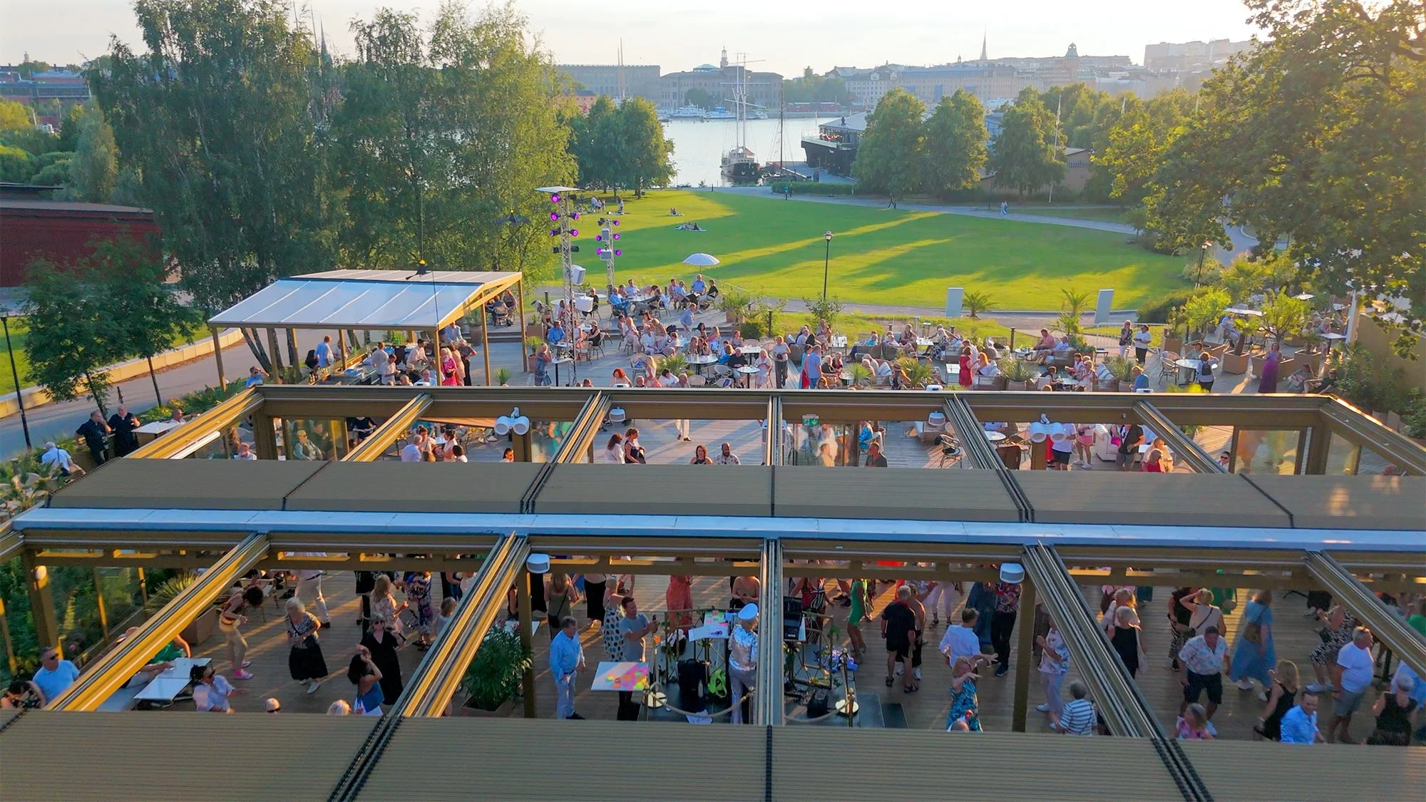 1DRÖNARE PERGOLA SOMMAR copy.jpg