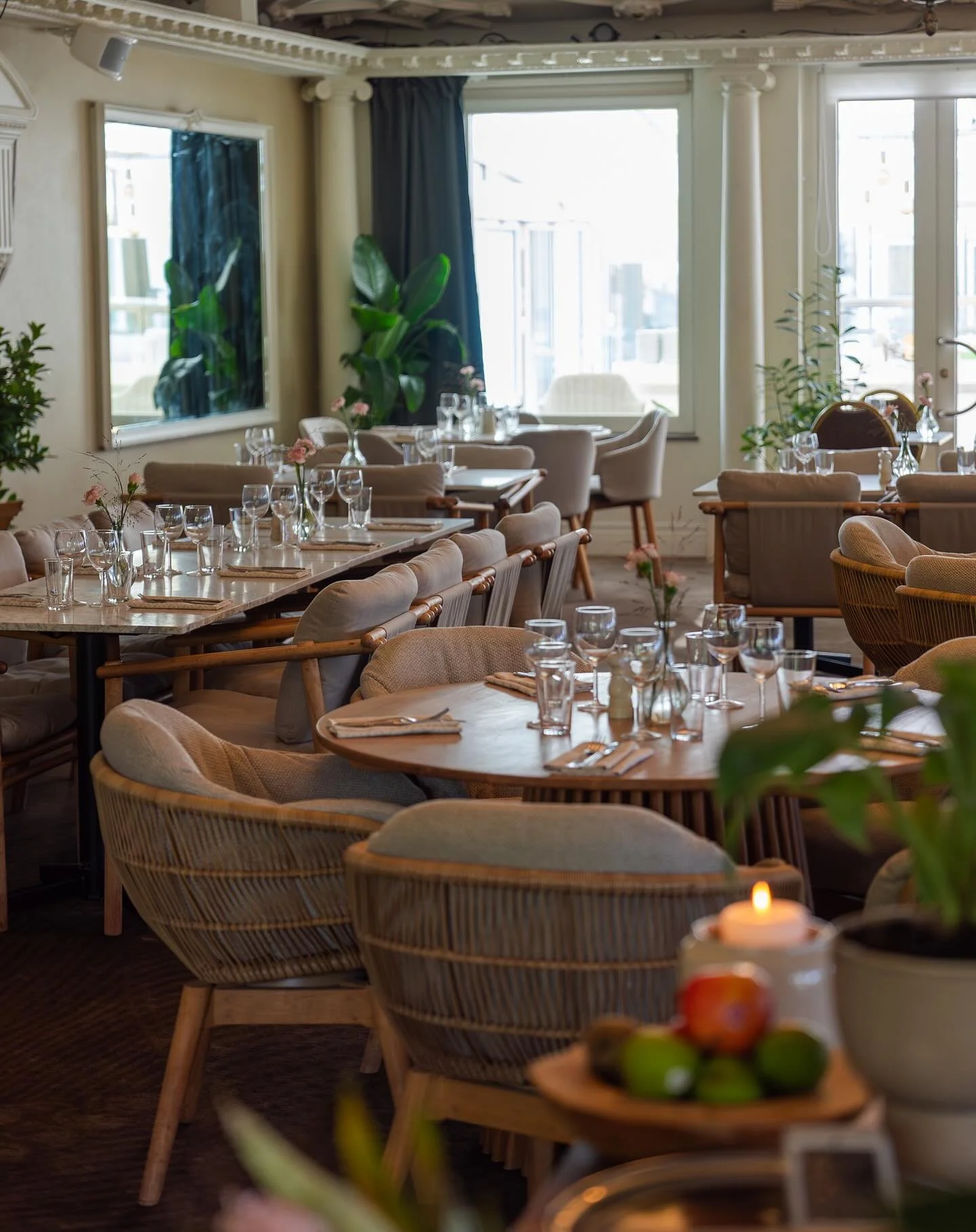 Brunch hos Josefina som &auml;r en perfekt blandning av frukost och lunch &ndash; d&auml;r nybakat br&ouml;d, &auml;gg, frukt, v&aring;fflor och n&aring;got bubbligt g&auml;rna f&aring;r ta plats. Ingen stress, bara god mat och sk&ouml;nt s&auml;llsk