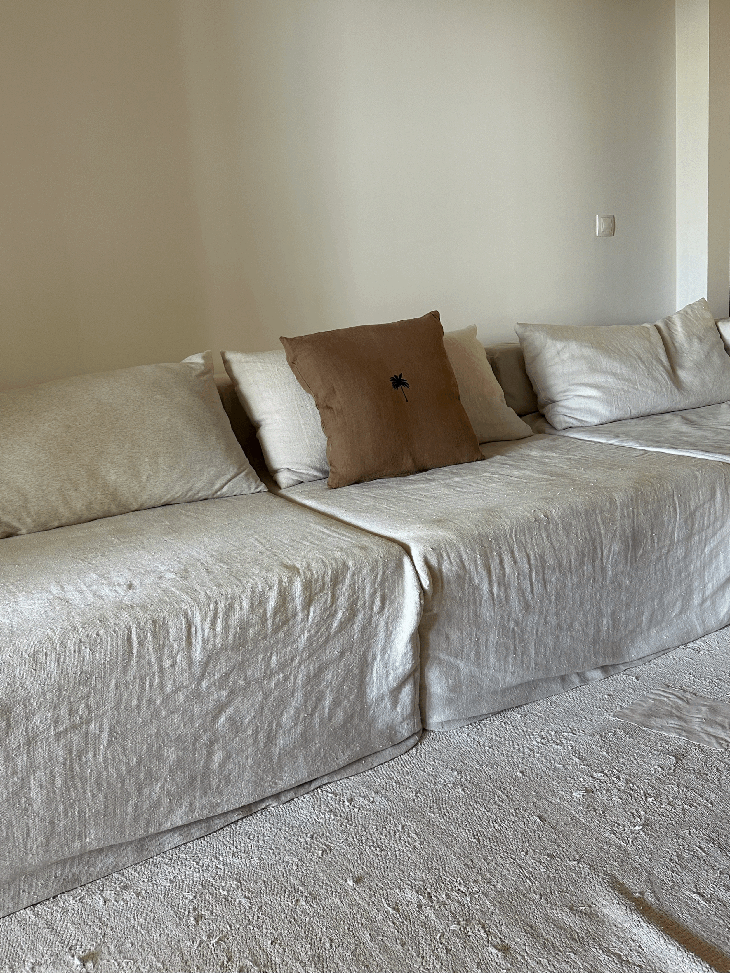 The Iconic Piece - square - brown linen
