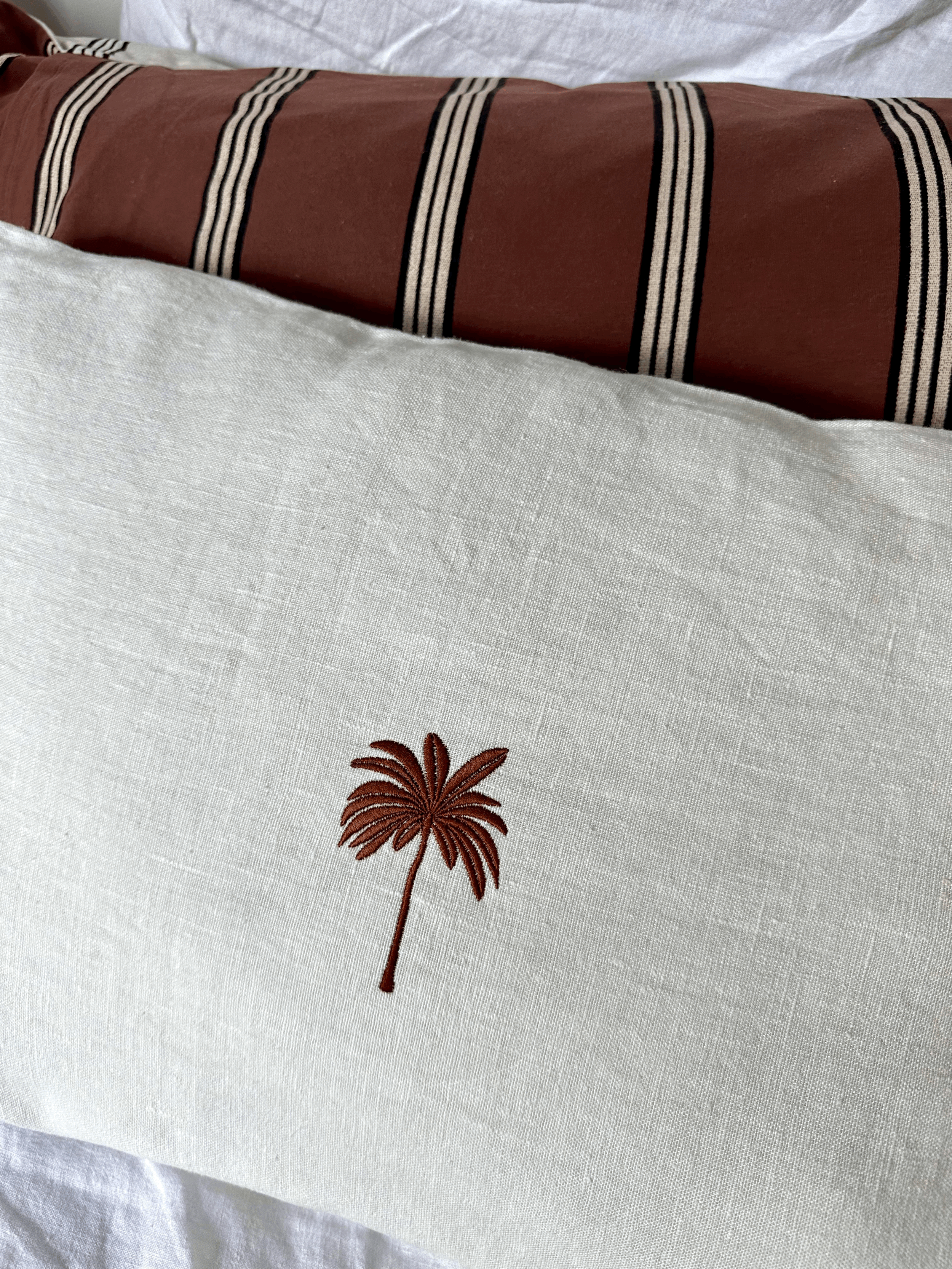 The Iconic Piece - white  linen with brown palm - by SUITE PARADISE