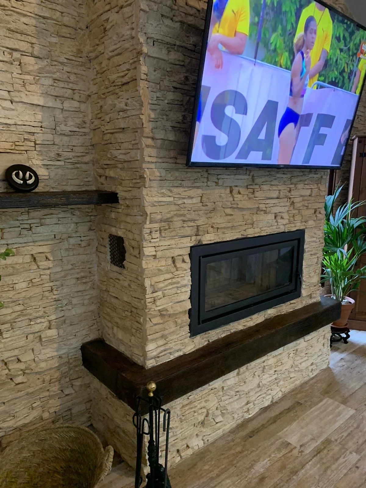 Diseño de chimenea en hormigón imitación madera de Prefabricados Hermanos Cuevas (Badajoz)