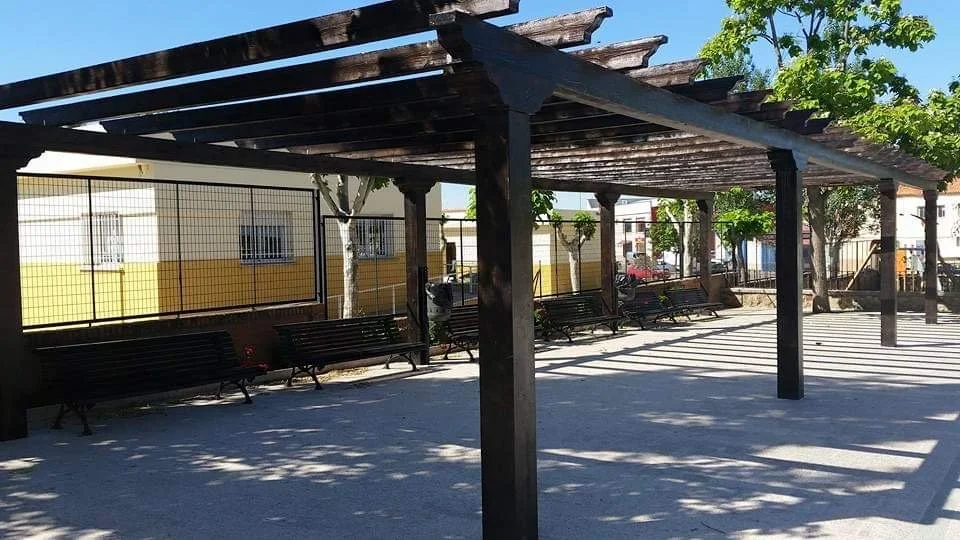 Pérgola en hormigón imitación madera de Prefabricados Hermanos Cuevas (Badajoz)
