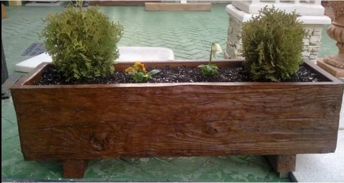 Jardinera en hormigón imitación madera de Prefabricados Hermanos Cuevas (Badajoz)