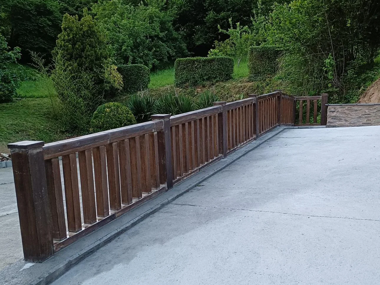 Balaustrada en hormigón imitación madera de Prefabricados Hermanos Cuevas (Badajoz)