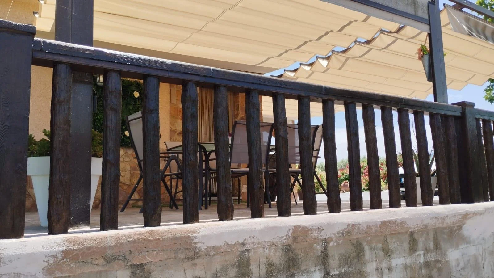 Balaustrada en hormigón imitación madera de Prefabricados Hermanos Cuevas (Badajoz)