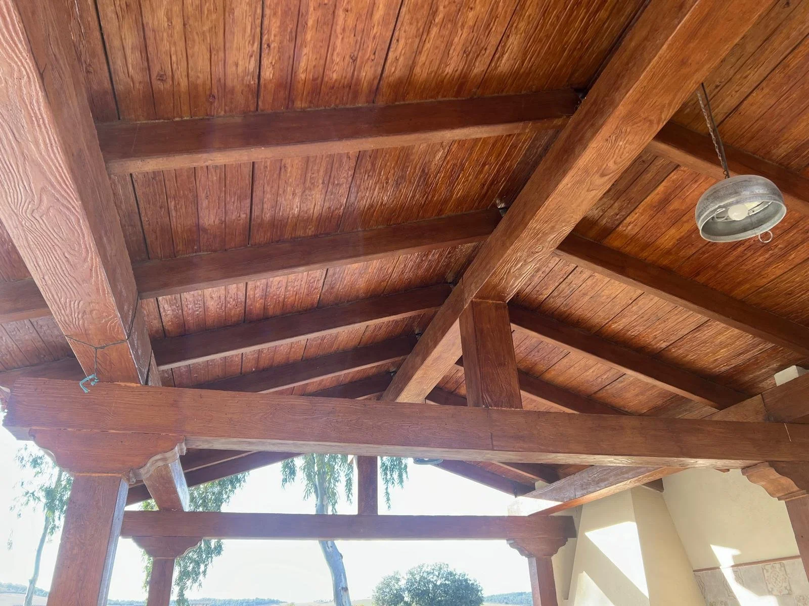 Pérgola en hormigón imitación madera de Prefabricados Hermanos Cuevas (Badajoz)