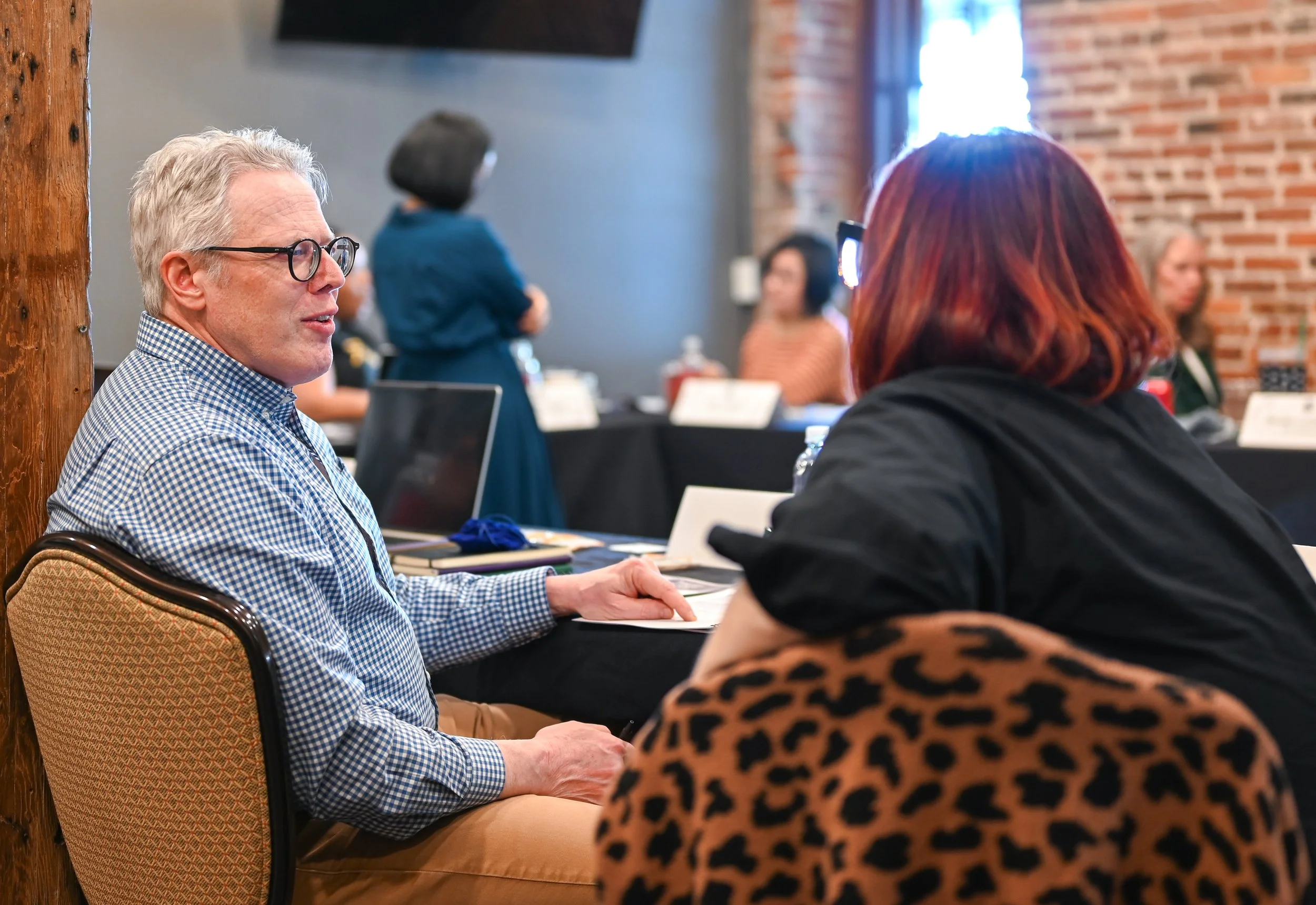 Executive Coach Peter Anderson conducting one on one coaching with client.