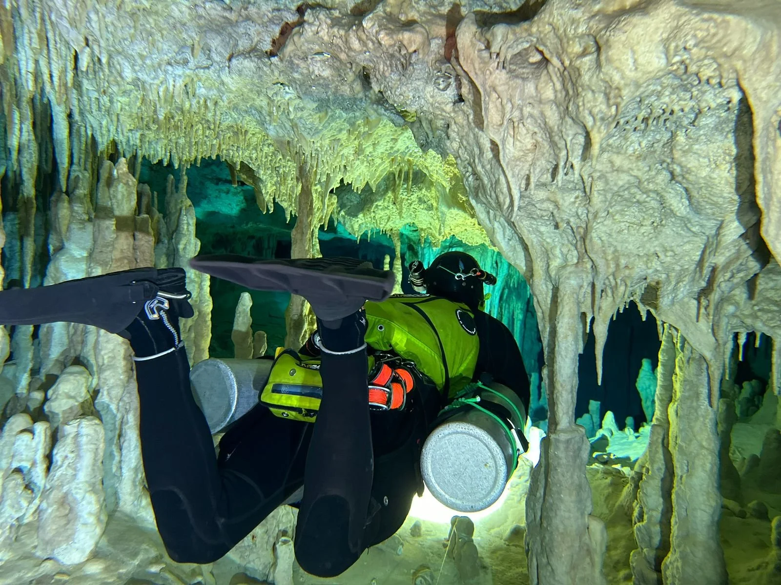 Sidemount in the Cave: A Technical Perspective