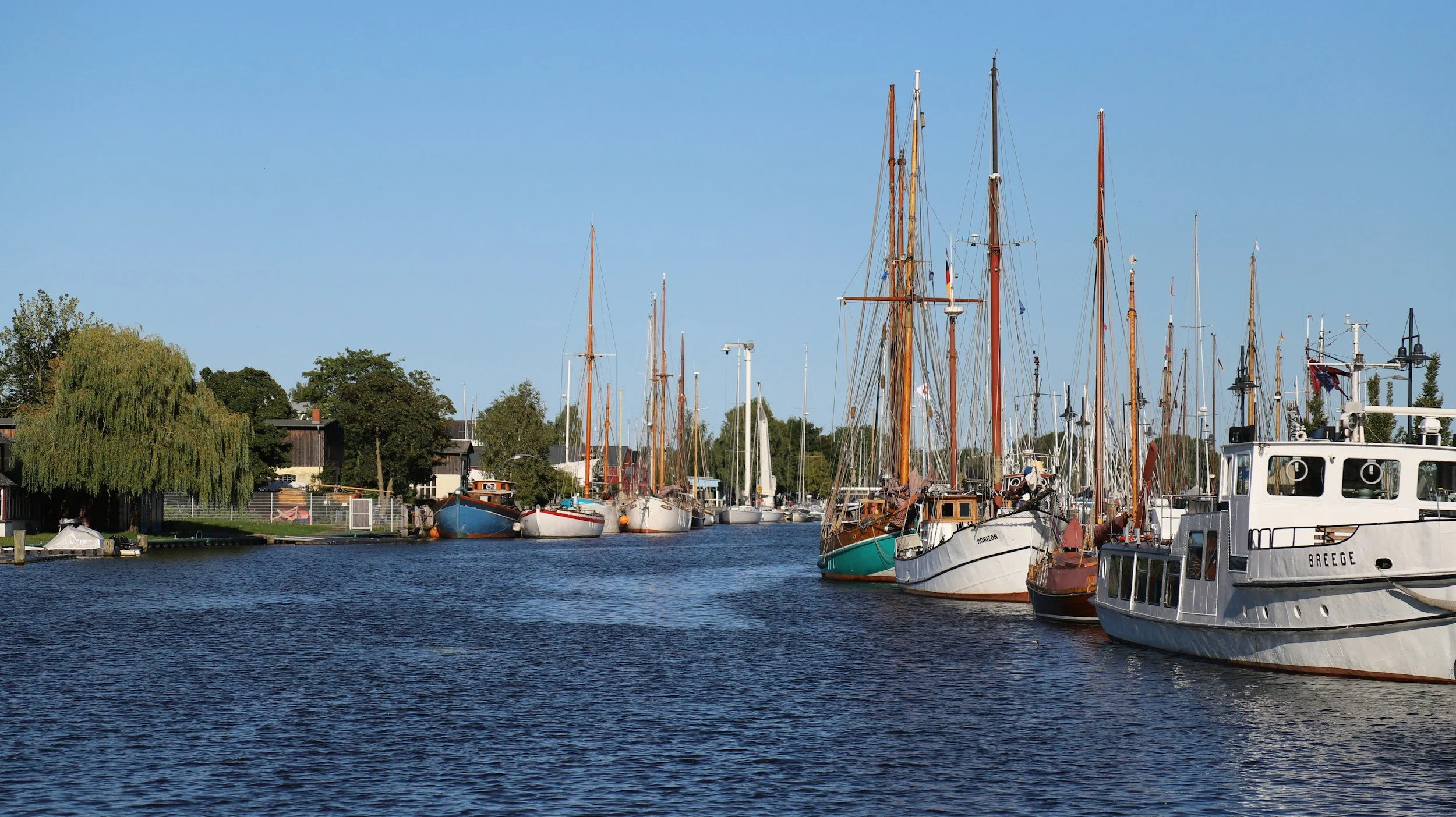 Segelboote im Museumshafen Greifswald am Ryck – Immobilienstandort zwischen Altstadt und Ostsee