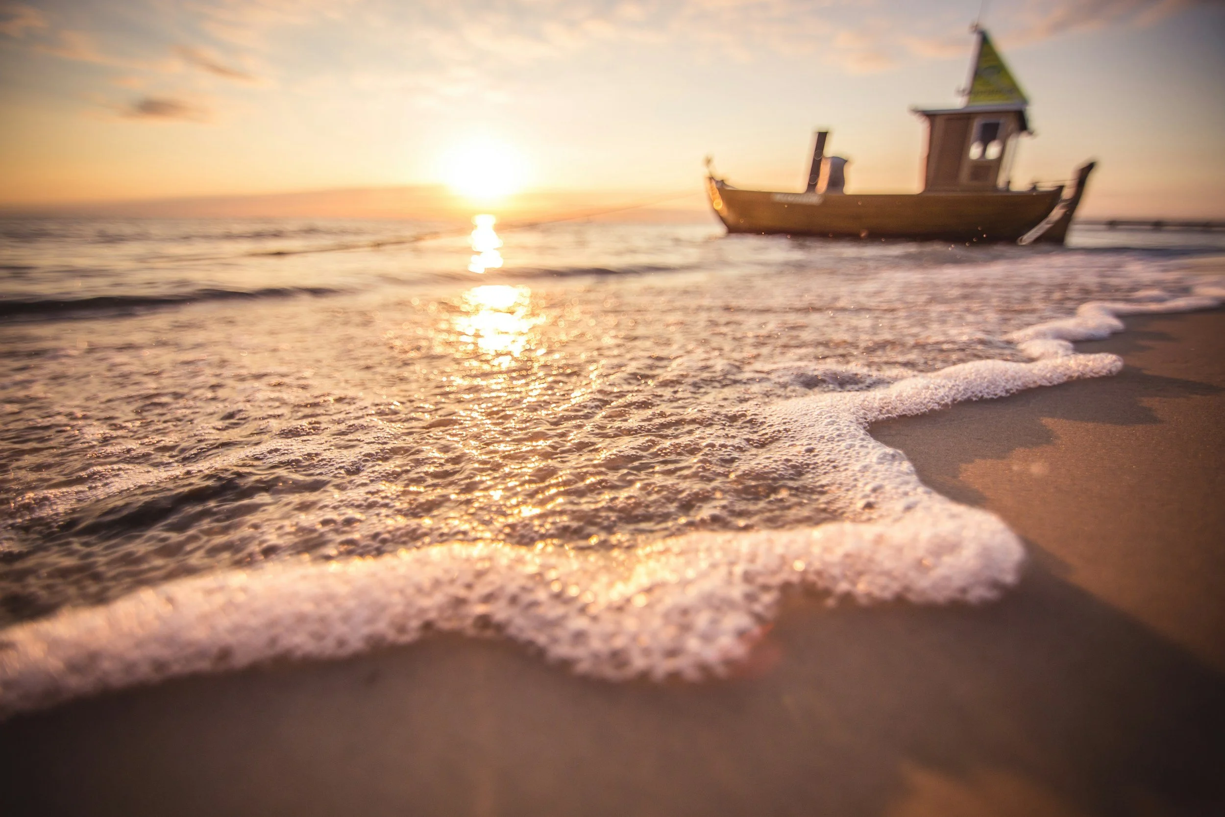 Ostseewellen und Küstenmotiv am Strand von Usedom – Immobilien auf der Sonneninsel