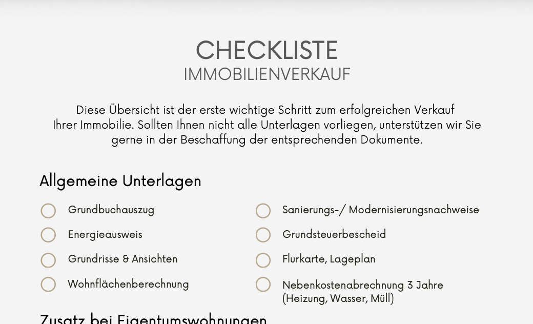 Checkliste für Immobilienverkauf mit Listenpunkten für Unterlagen wie Grundbuchauszug, Energieausweis, Grundrisse, Wohnflächenberechnung, Sanierungs-/Modernisierungsnachweise, Grundsteuerbescheid, Flurkarte, Lageplan, Nebenkostenabrechnung.