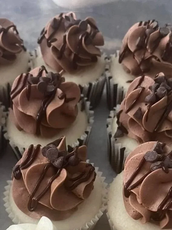 Black Tie
-Vanilla Cake, Chocolate Buttercream