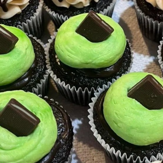 Chocolate Mint
-Chocolate Cake, Mint Buttercream