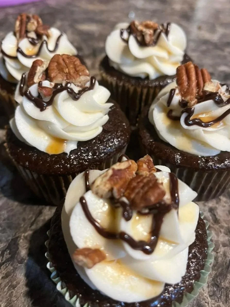 Turtle
-Chocolate Cake, Caramel Filling, Caramel Buttercream, Pecan on Top