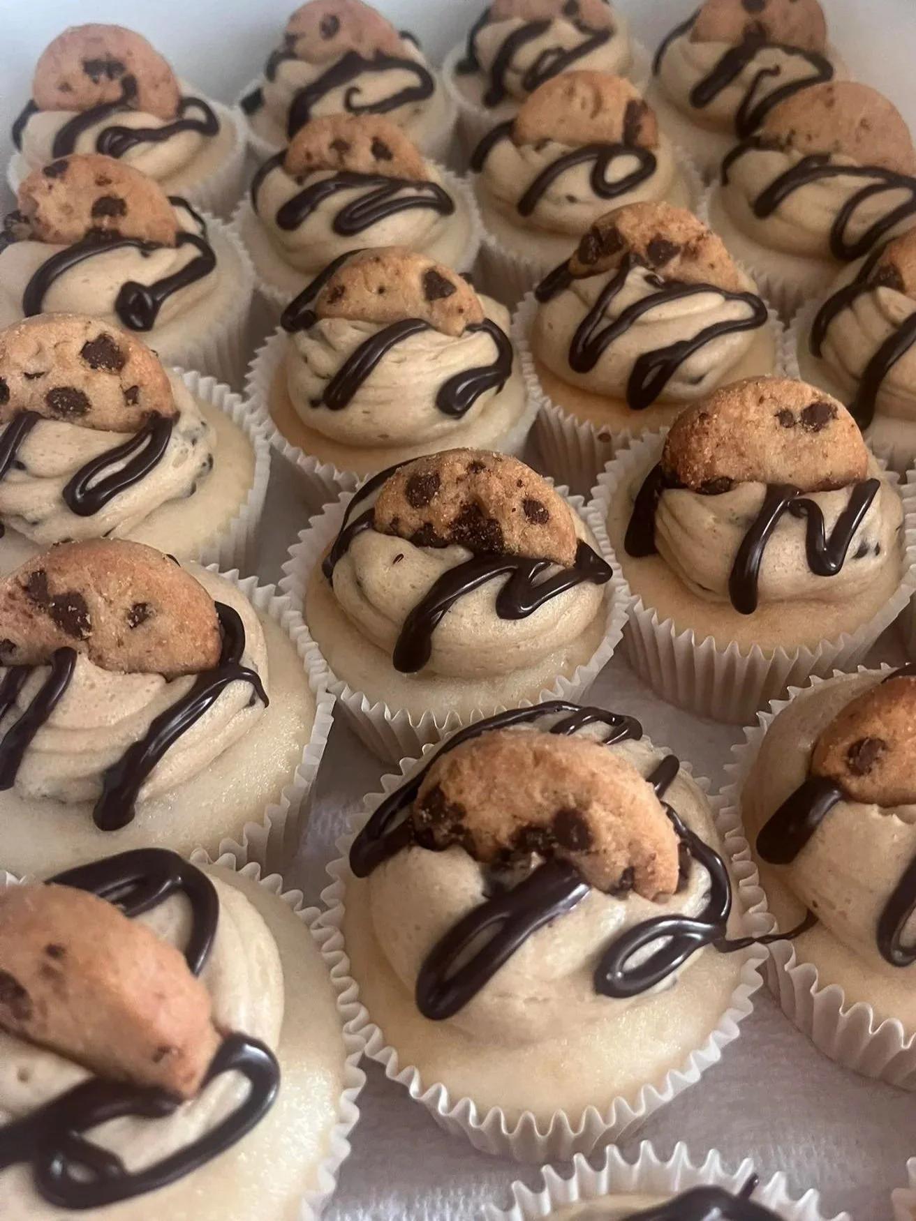 Cookie Dough
-Vanilla Cake, Chocolate Chip Cookie Baked Inside, Cookie Dough Frosting
*eggless & using heat treated flour