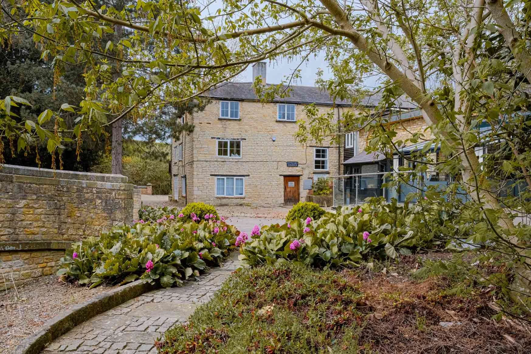 Training workspace with kitchenette for hire in scenic Cuttle Mill, Northamptonshire.