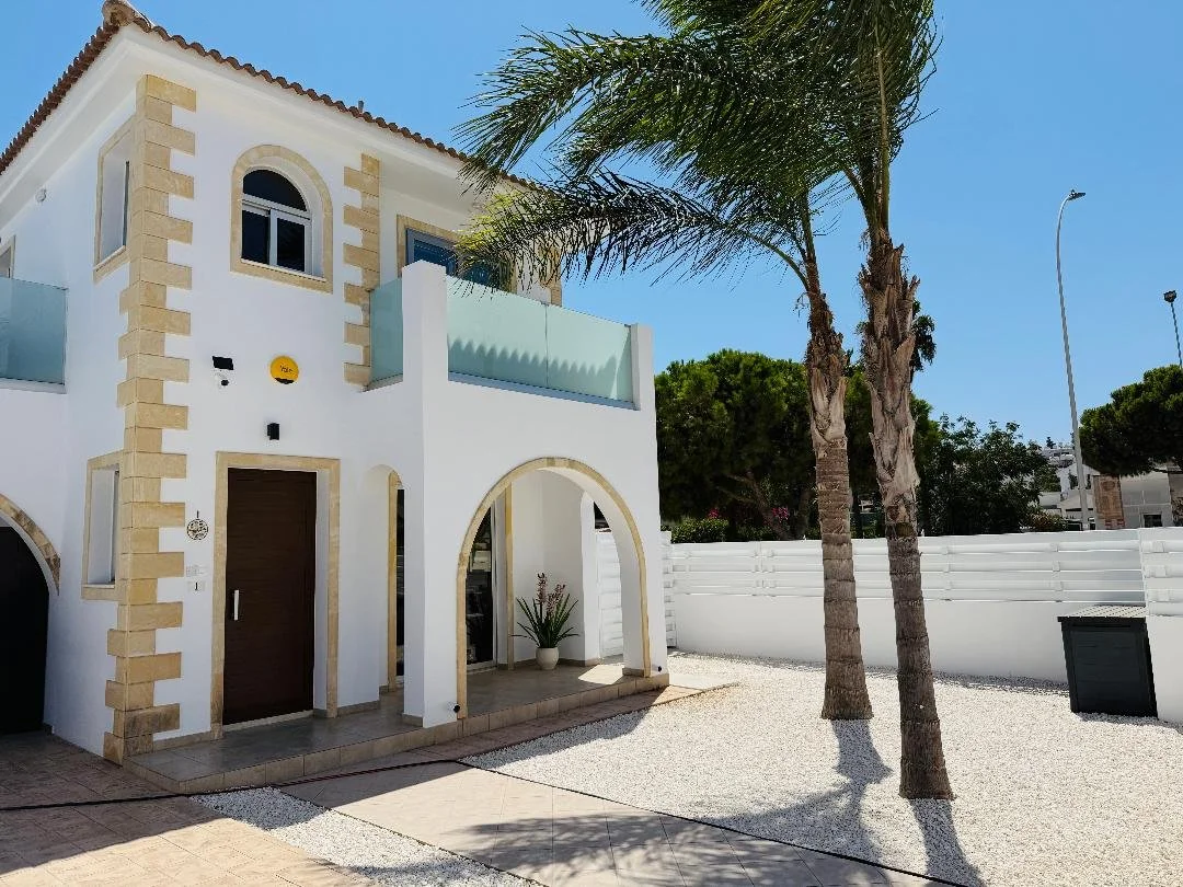 Front Ext Inside Fence.jfif