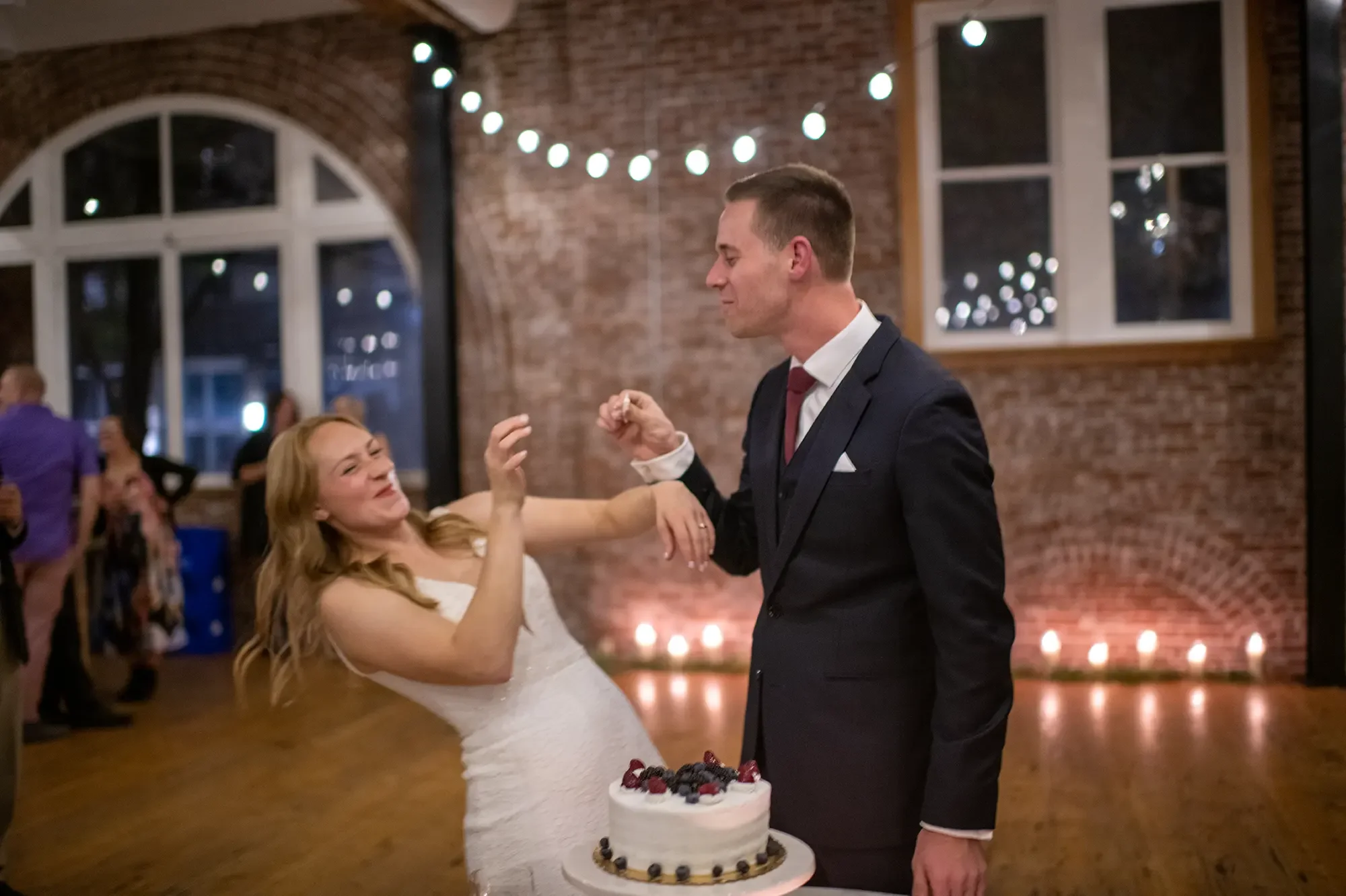 Photos from Portland Ecotrust Weddings from Portland Wedding Photographer Robert Knapp_00074.webp