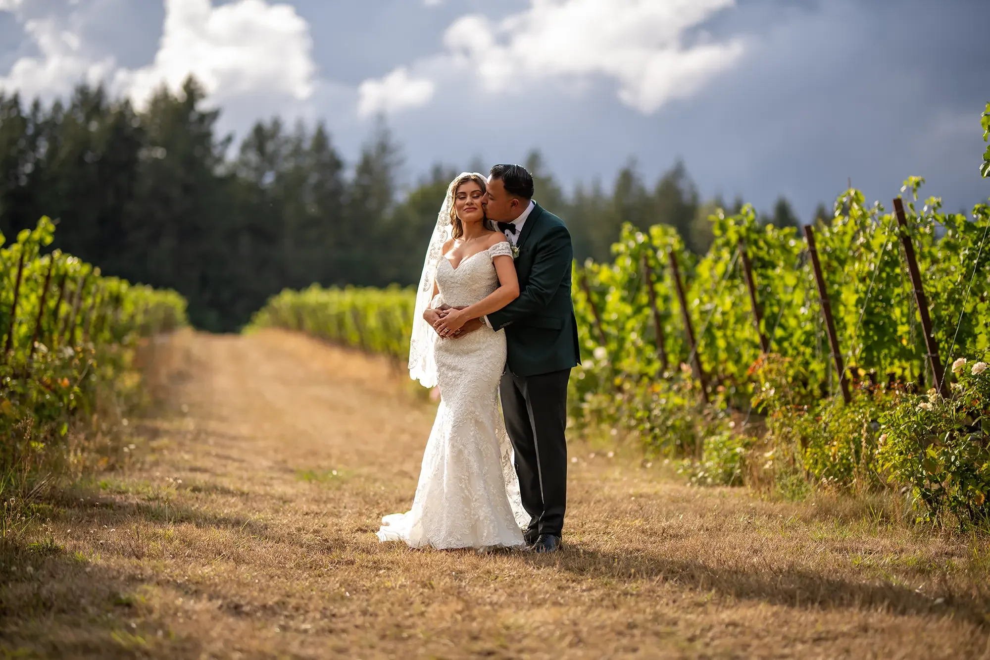 Winery-Wedding-Oregon0102.webp
