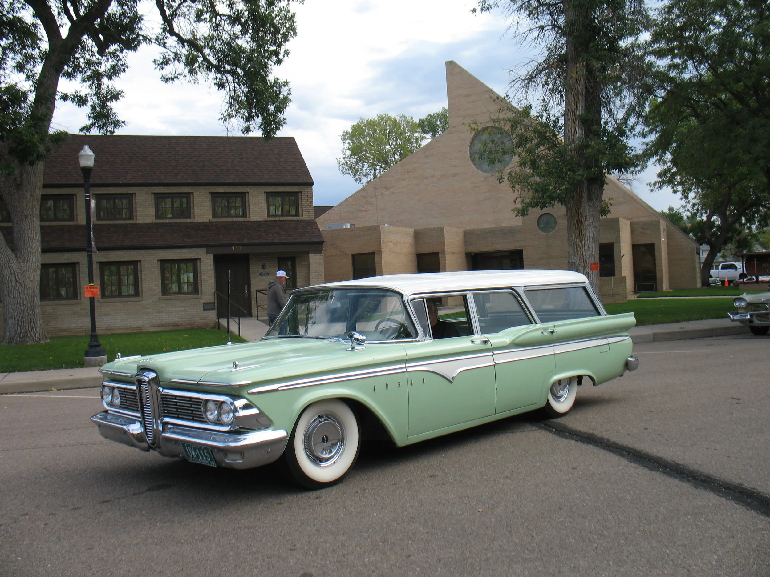 Police Chief Award Chris Oden 1959 Edsel Villager.JPG