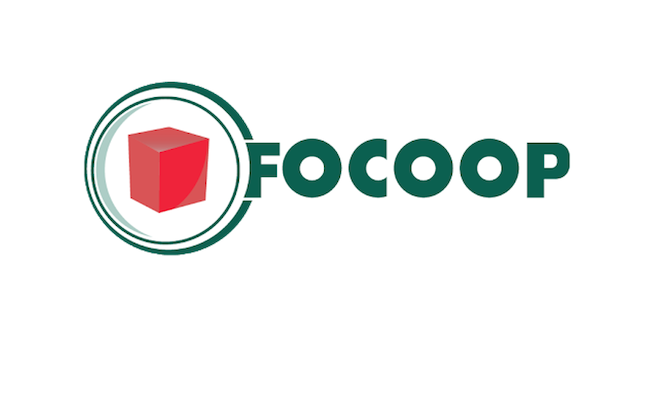 Logotipo de Foccop con un cubo rojo y el nombre en letras verdes.