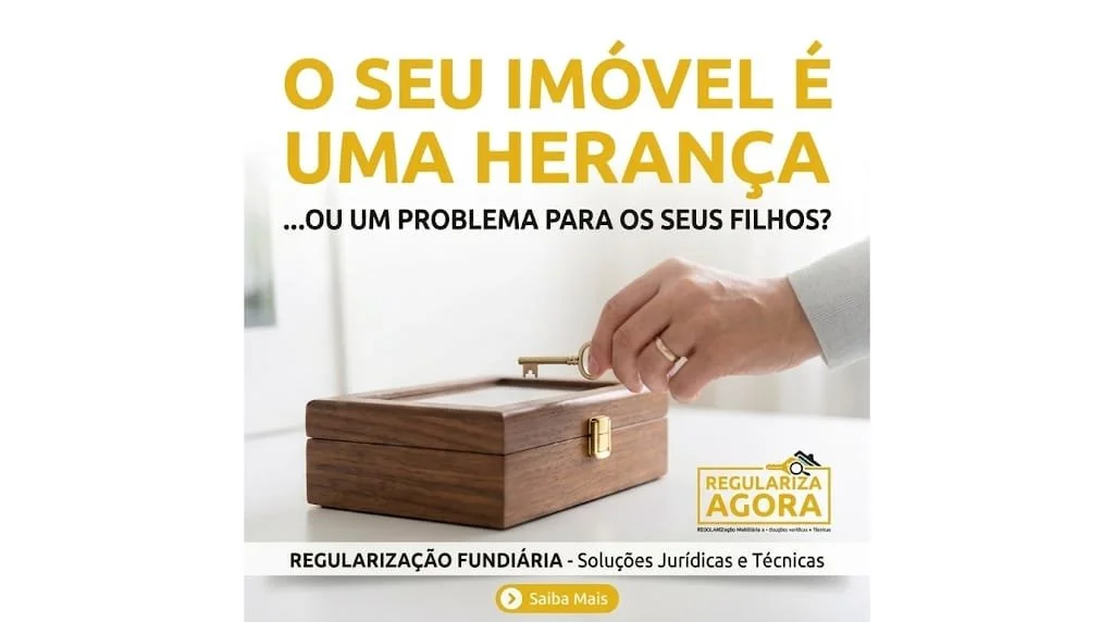 Imagem de um fundo branco com texto em destaque amarelo e preto, uma mão segurando uma chave sobre uma caixa de madeira. O texto promove serviços de regularização de imóveis e oferece soluções jurídicas e técnicas.